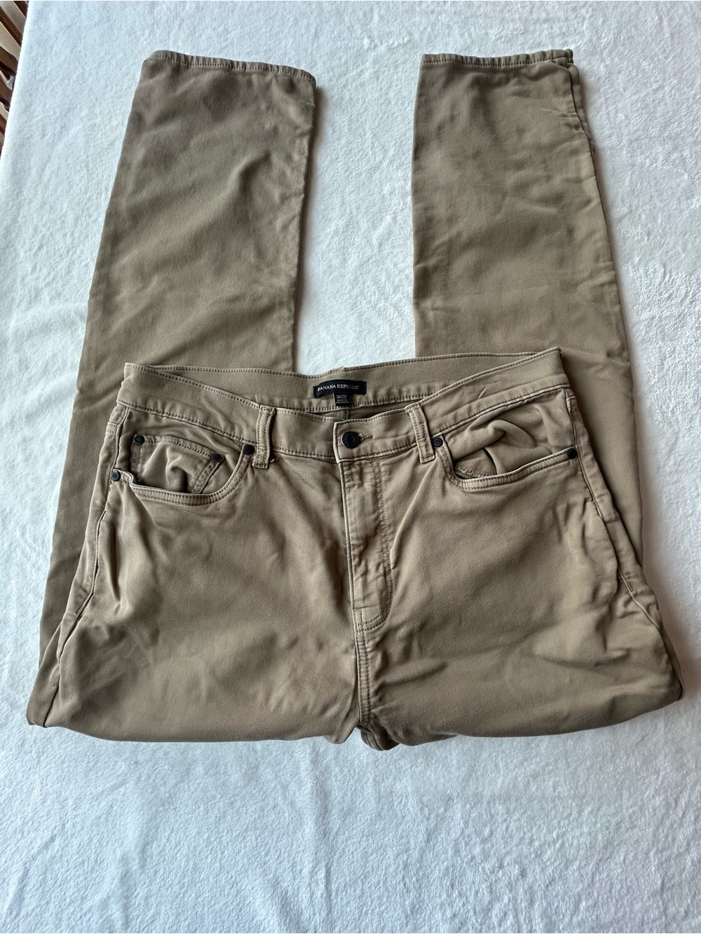 Preppy Casual Banana Republic Men's Slim Fit Relax Pants in Tan